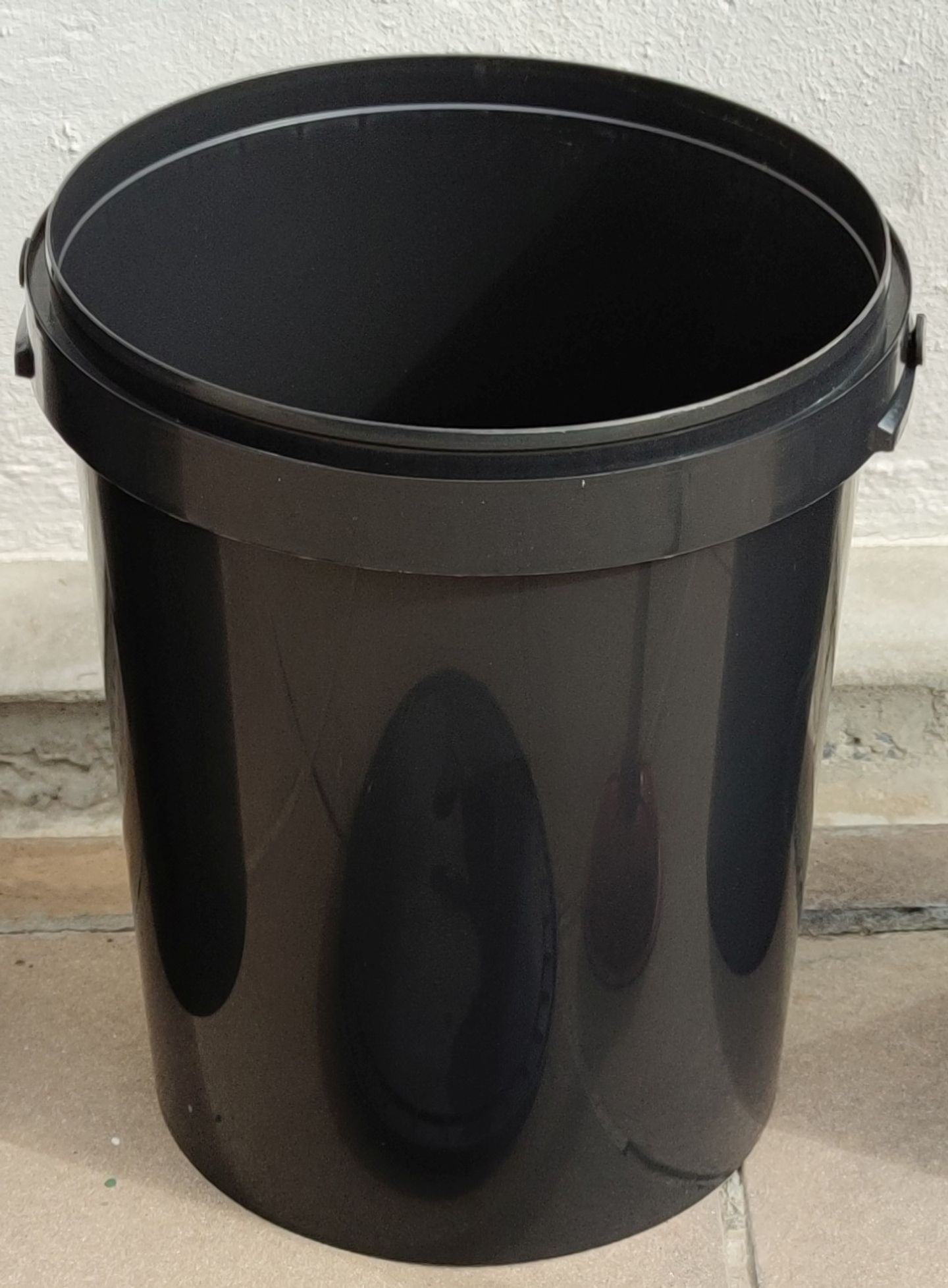 Large bucket with handle