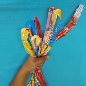Hold the end of 9 strands