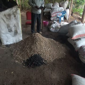 Piled bran and rice husks